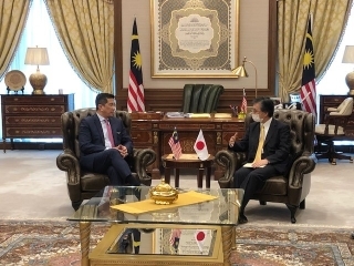 Ambassador Oka had a Courtesy call on Minister of International Trade and Industry